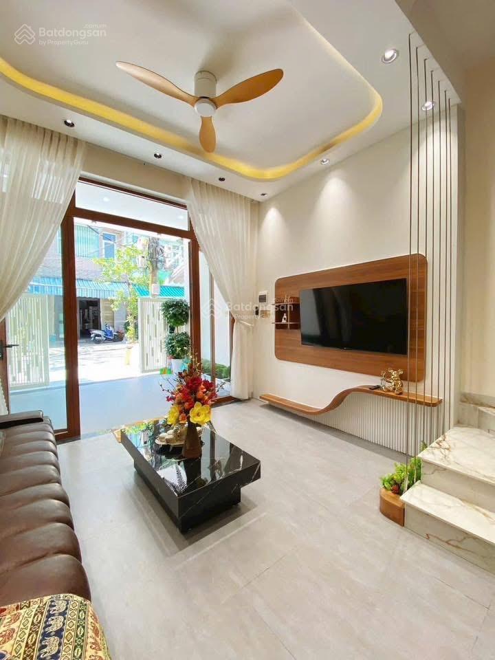 Nhà mt gần bãi biển khu vực thanh khê, 3 tầng full nội thất, mt đường phú lộc 11