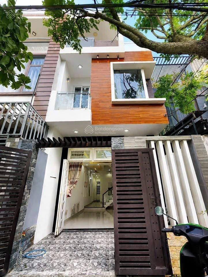 Nhà 3 tầng mt đường 5m5 gần biển  đường hoà minh 21  giá siêu rẻ