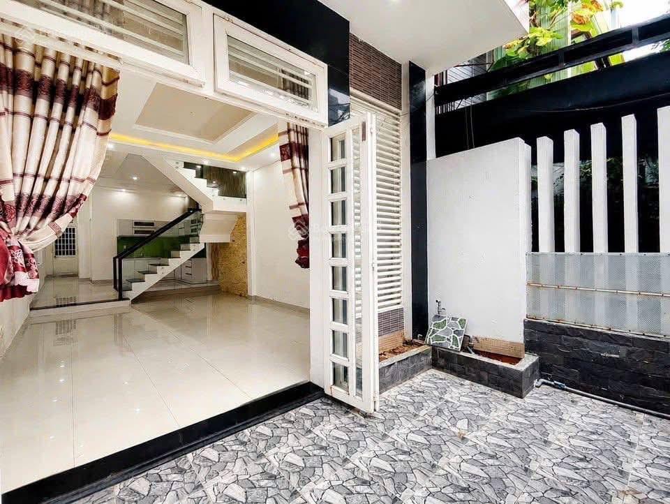 Nhà 3 tầng mt đường 5m5 gần biển  đường hoà minh 21  giá siêu rẻ