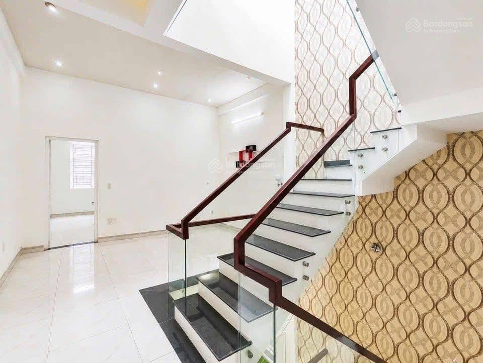 Nhà 3 tầng mt đường 5m5 gần biển  đường hoà minh 21  giá siêu rẻ