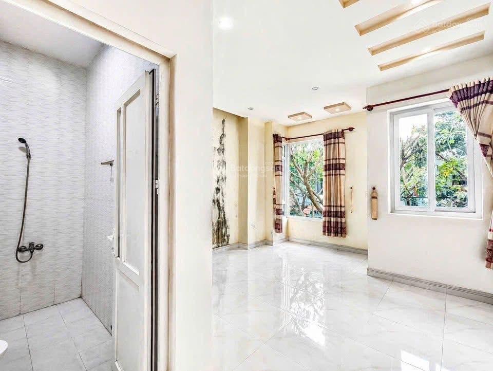 Nhà 3 tầng mt đường 5m5 gần biển  đường hoà minh 21  giá siêu rẻ