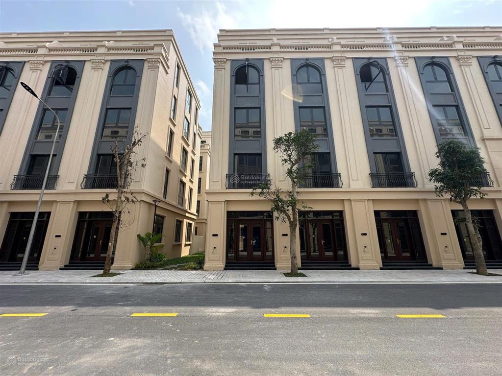 Hiếm có liền kề xẻ khe 63m2 giá tốt. vị trí trung tâm gần chung cư, trường học, nhà xe. block ngắn