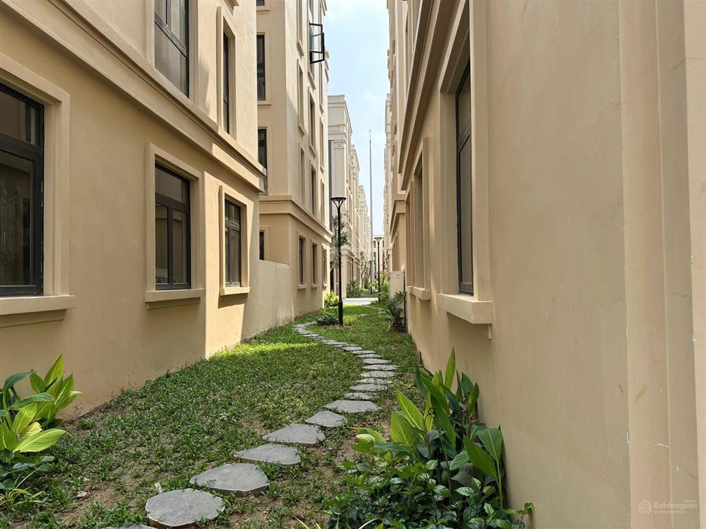 Hiếm có liền kề xẻ khe 63m2 giá tốt. vị trí trung tâm gần chung cư, trường học, nhà xe. block ngắn