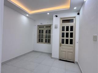 Chính chủ cho thuê nguyên tầng 2 + sân thượng trước sau.