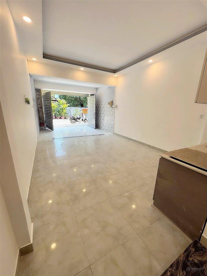 Nhà mặt tiền nguyễn thị ri cách chợ hóc môn 100m  khu vip  giá tốt