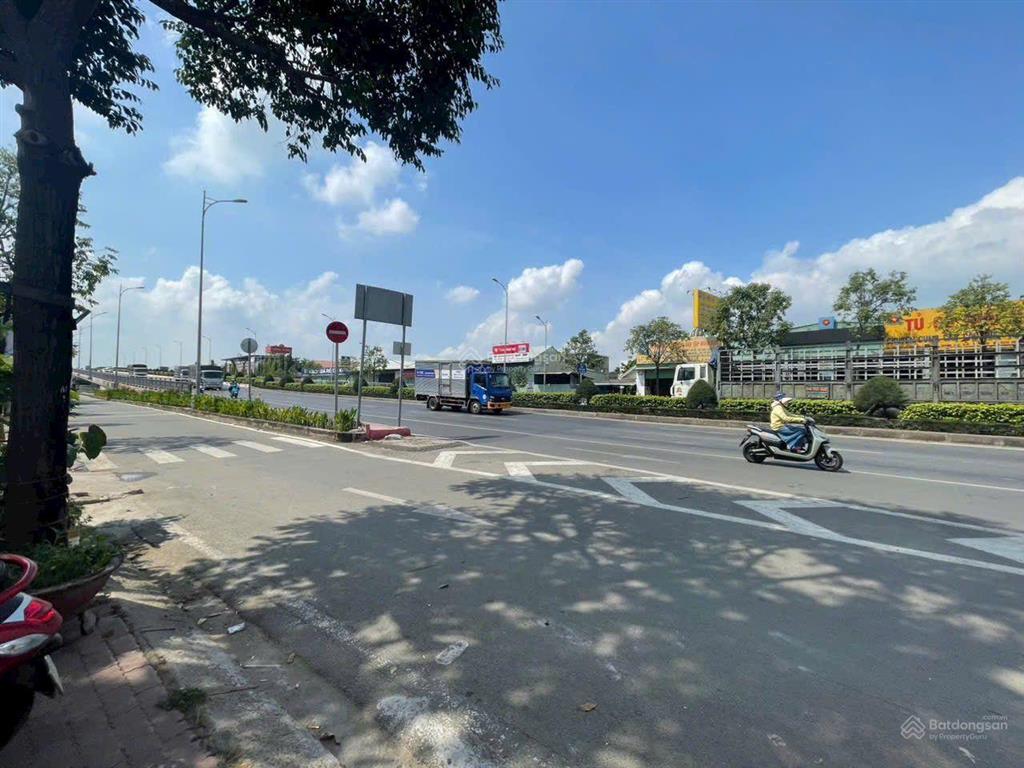 Đất mặt tiền đường hà huy giáp  quận 12  vị trí rất đẹp