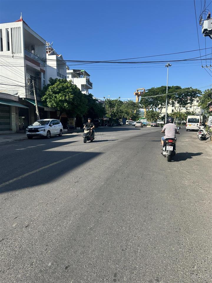Nhà mặt tiền đường lớn phước long, nam nha trang vị trí vừa ở vừa kinh doanh thuận lợi , đầu tư tốt
