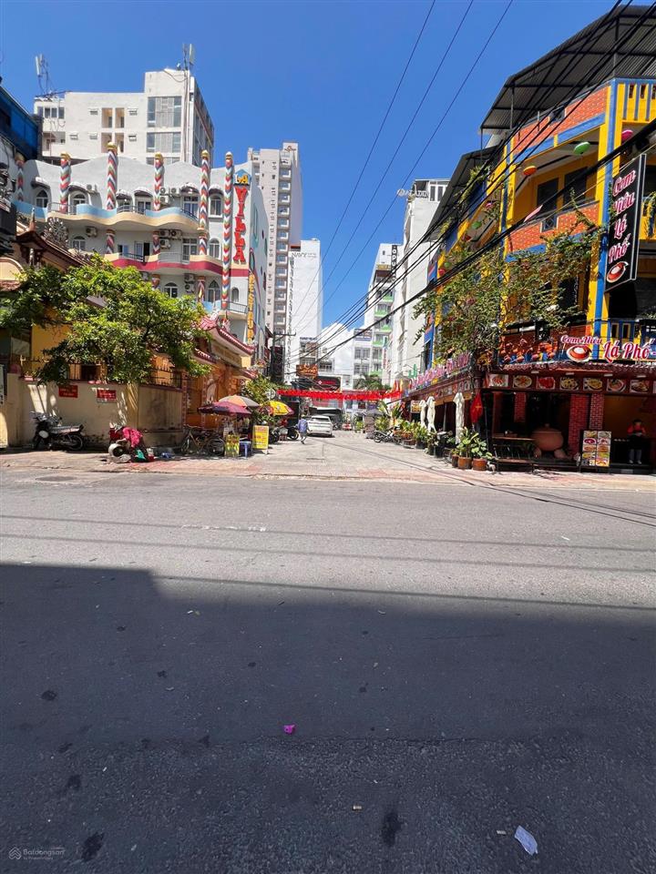 Bán lô đất có sẵn nhà cấp 4 hẻm rộng phố tây hùng vương, nha trang vị trí gần biển,thuận lợi đầu tư