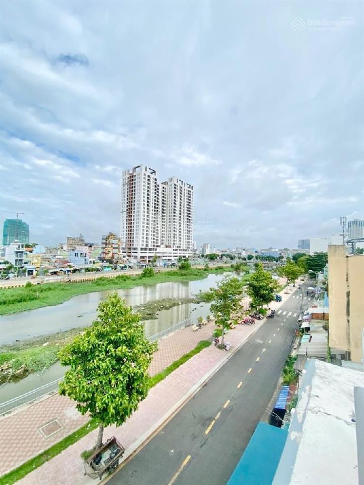 Căn góc 2 mt kinh doanh  view bờ sông cực chill  gần cầu chà và q.8  63m  4 tầng  nhỉnh 8 tỷ.