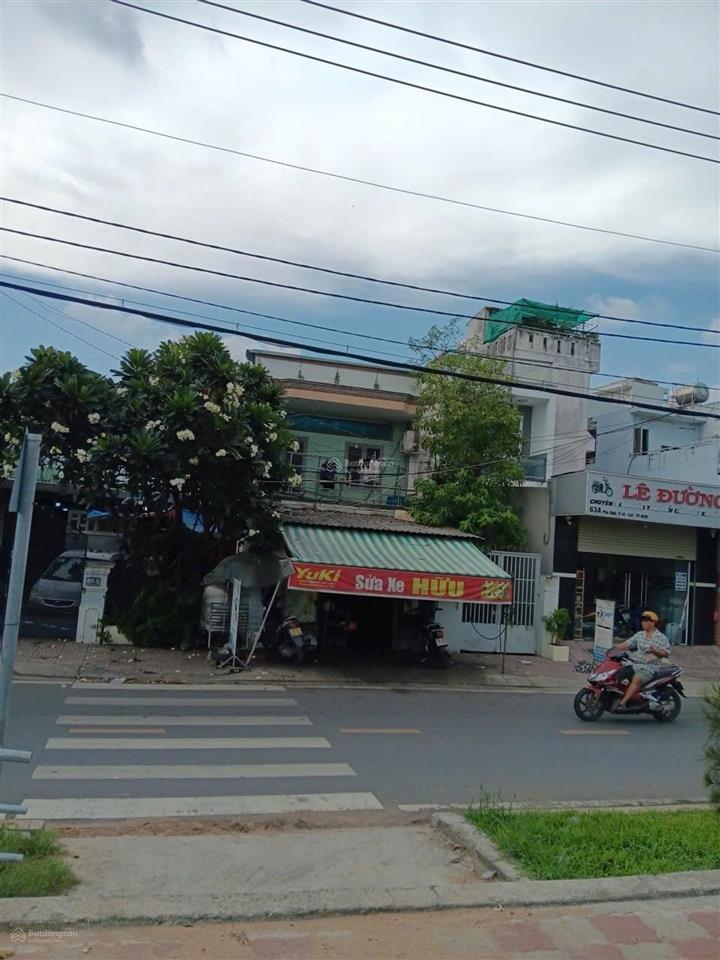 Nhà chính chủ 1 đời  cần bán gấp nhà mặt tiền phú định quận 8  thuận tiện kinh doanh ở  7x15m.