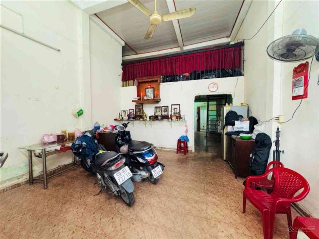 Nhà phan văn trị định quán q5  4.8x11m 3 tầng  5.68 tỷ còn thương lượng