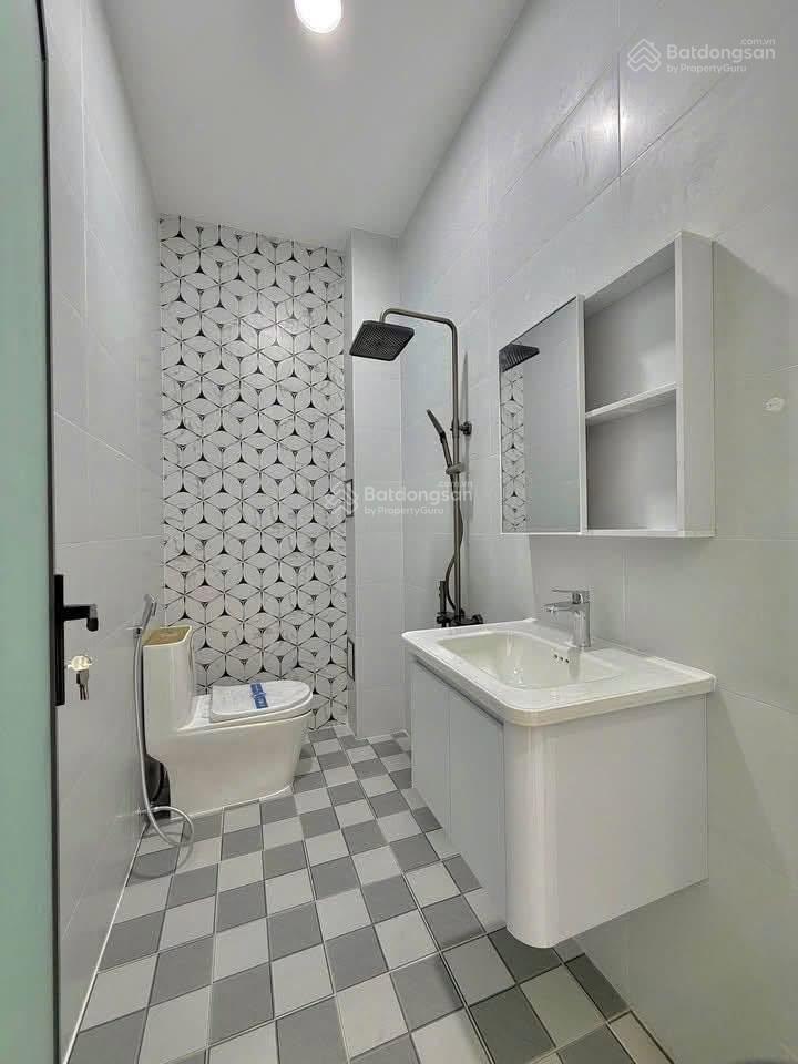 Tiền đất 800 triệu, tiền xây 500 triệu, giờ giảm giá cả đất và nhà chỉ 1.150 (bớt lộc)