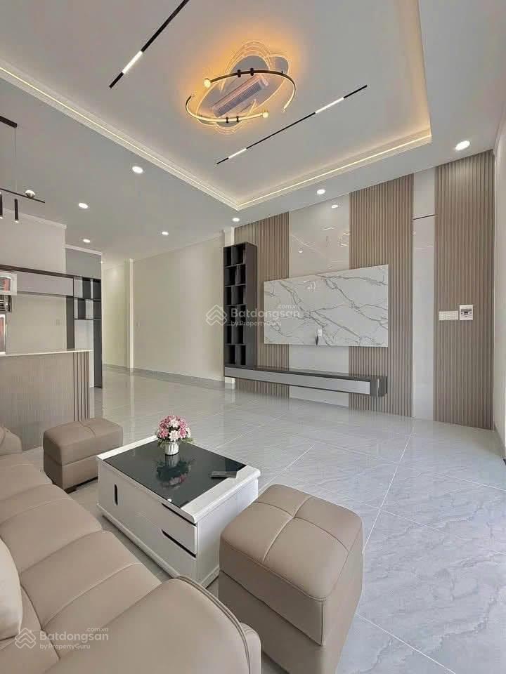 Tiền đất 800 triệu, tiền xây 500 triệu, giờ giảm giá cả đất và nhà chỉ 1.150 (bớt lộc)