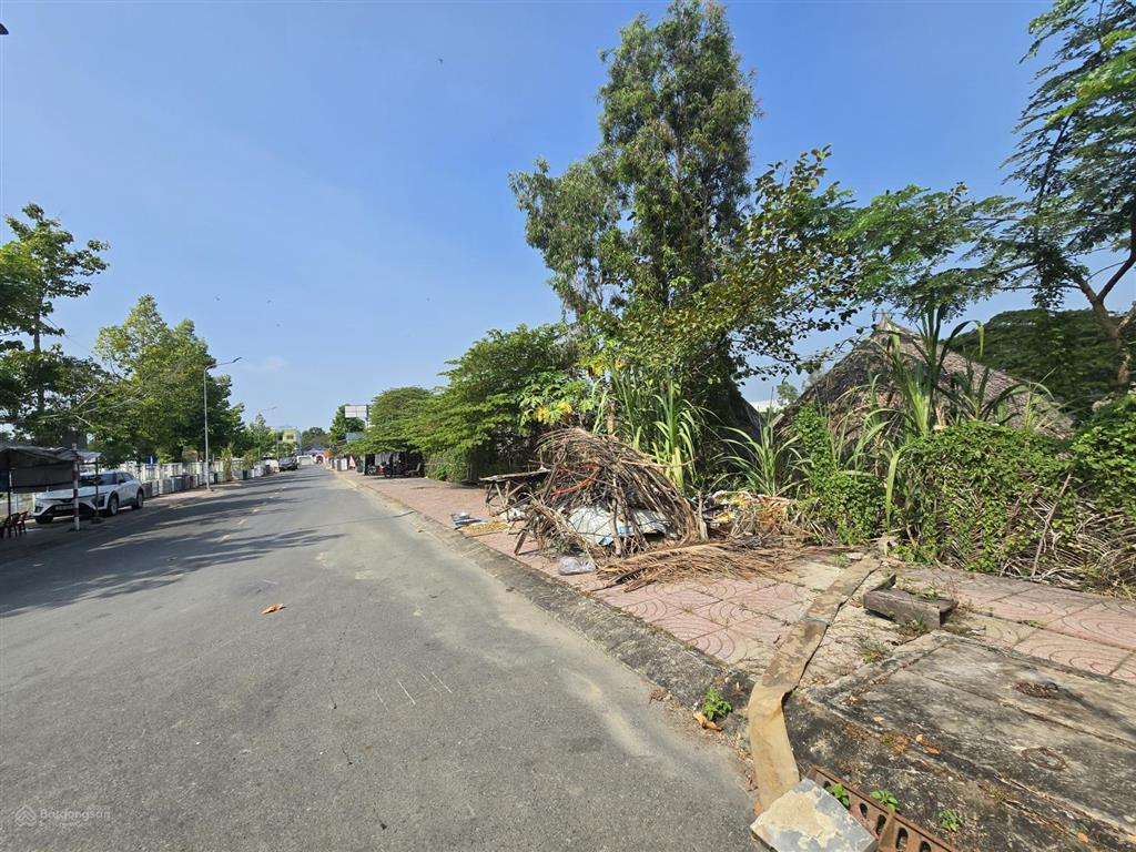 Bán đất 10.000 m2 mặt tiền đường nhựa gần 100m tại trung tâm cao lãnh