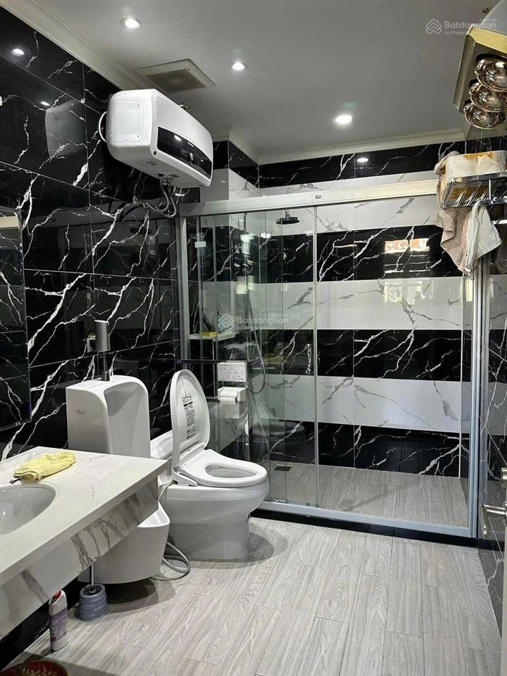 Cho thuê nguyên căn 8 ngủ vệ sinh khép kín tại lê hồng phong