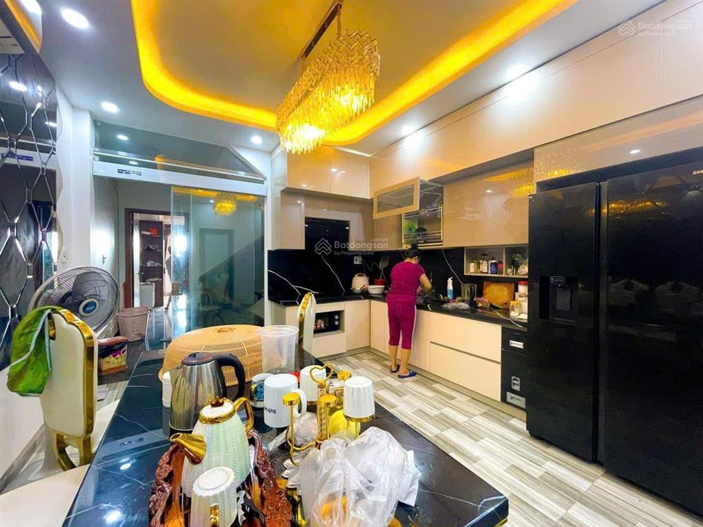 Cho thuê nguyên căn mặt đường trung lực siêu đẹp