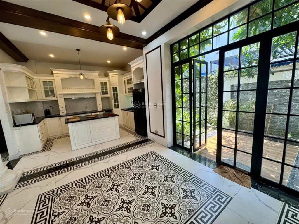 Cho thuê căn biệt thự tại mê linh  anh dũng