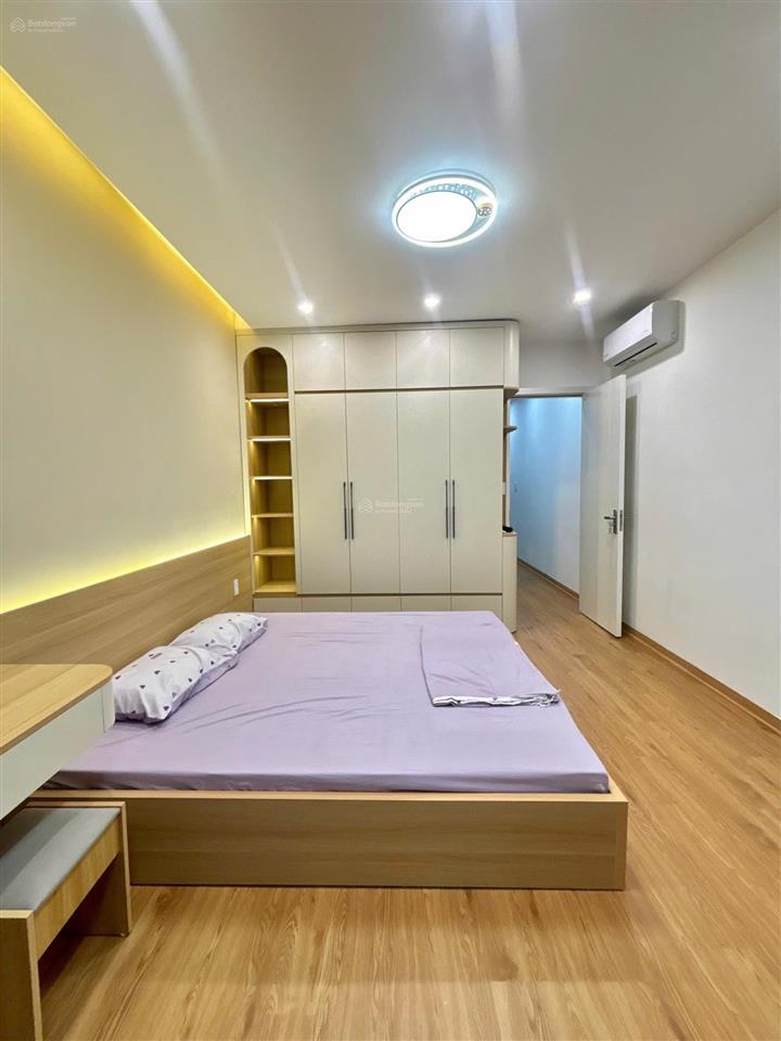 Cho thuê nhà chợ cột đèn lê chân