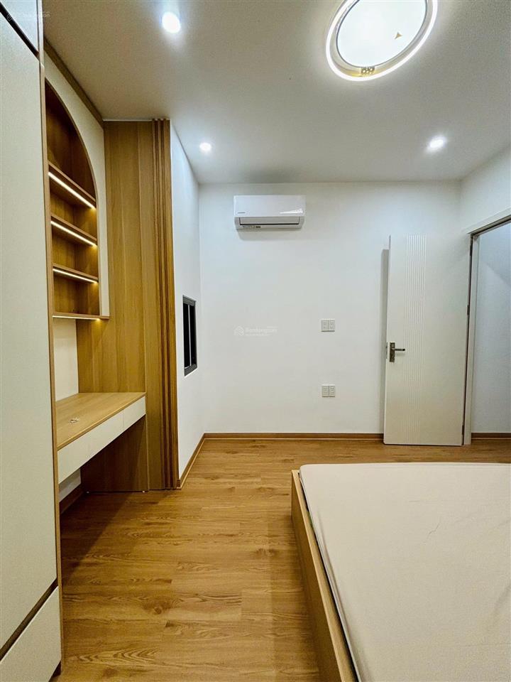 Cho thuê nhà chợ cột đèn lê chân