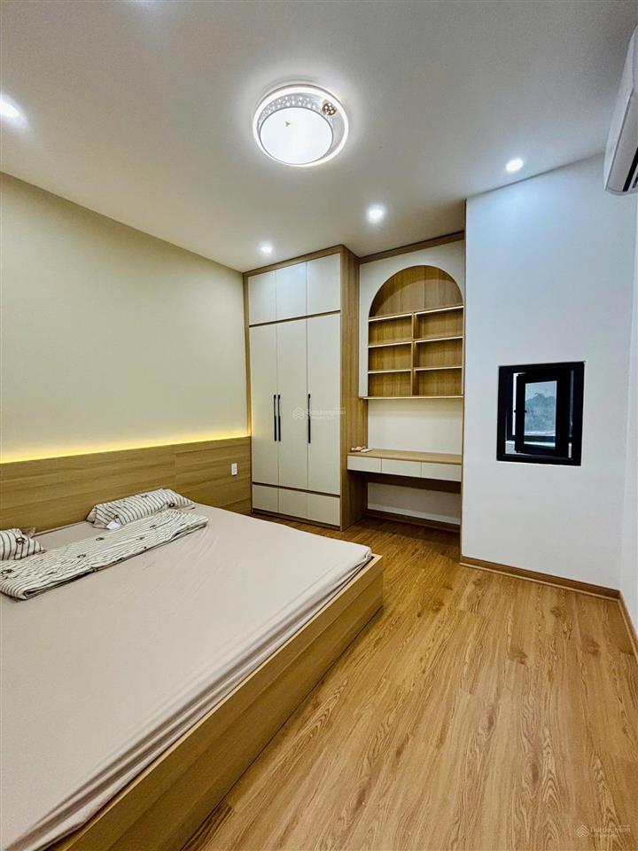 Cho thuê nhà chợ cột đèn lê chân