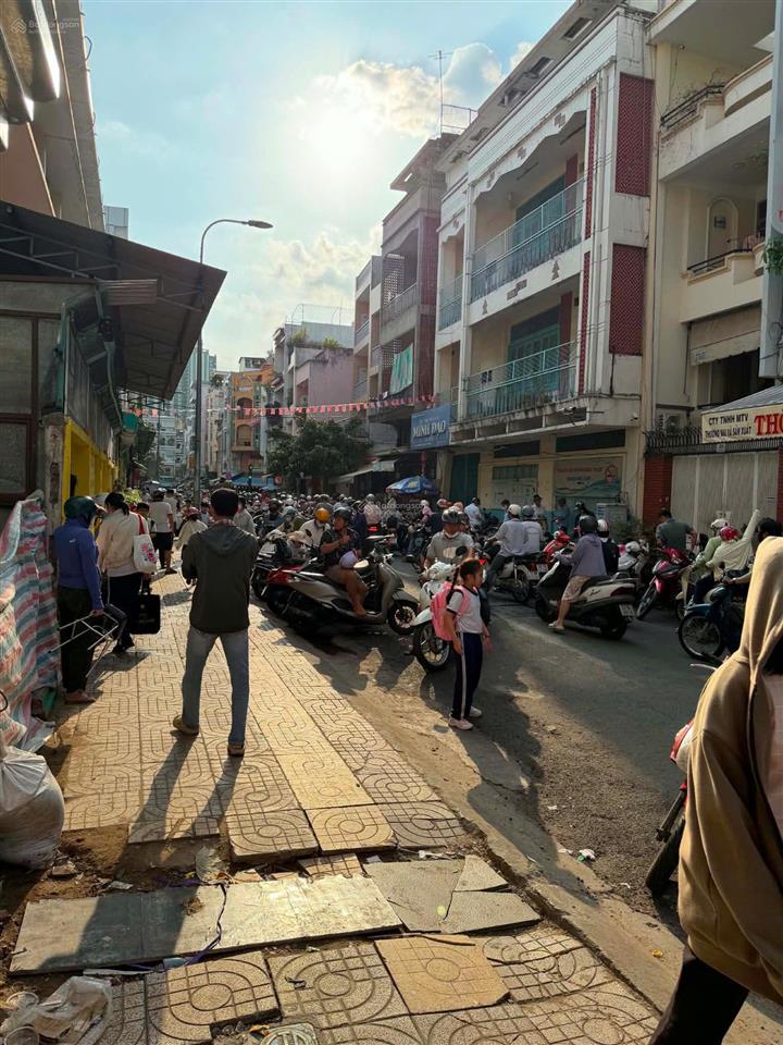 Nhà mặt tiền ký hòa , kinh doanh thuận lợi, phong thủy tốt cần nhượng lại thương lượng chính chủ