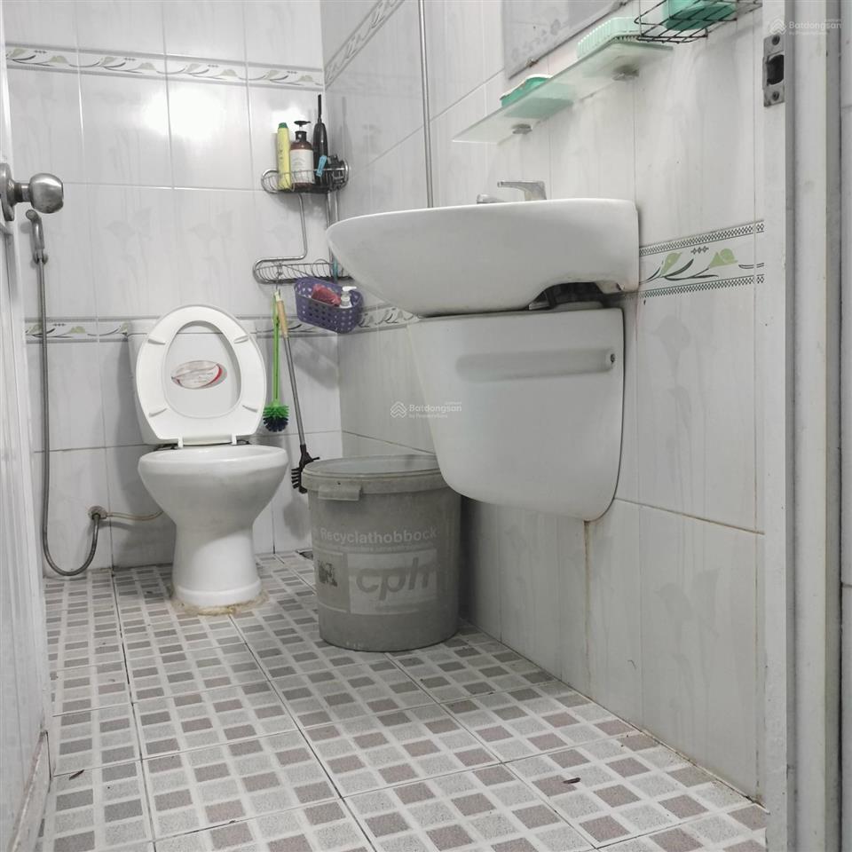 Cần tiền bán gấp nhà 1sẹc hà huy giáp vào 300m dt 65m2 thổ cư chiều ngang 4,5m 2pn sân đậu được ôtô