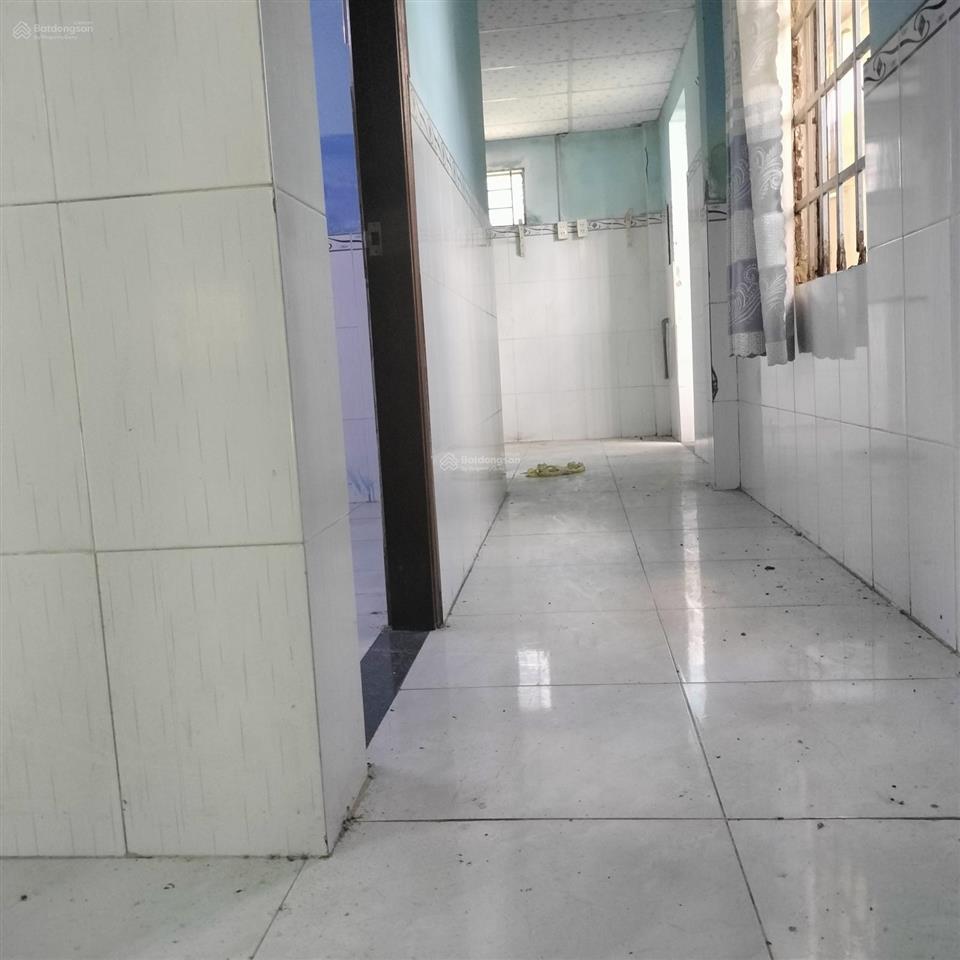 Cần tiền bán gấp nhà 1sẹc hà huy giáp vào 300m dt 65m2 thổ cư chiều ngang 4,5m 2pn sân đậu được ôtô