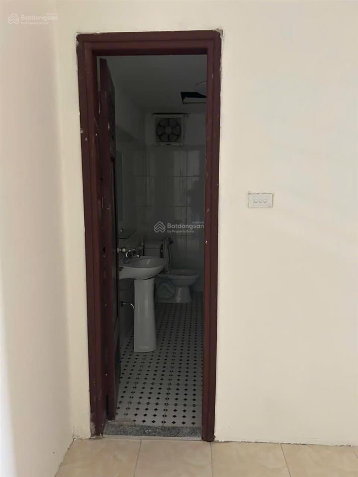 Nhà 4 phòng ngủ view hồ, đầy đủ tiện nghi cho thuê giá cực hấp dẫn