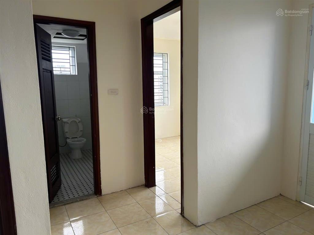 Nhà 4 phòng ngủ view hồ, đầy đủ tiện nghi cho thuê giá cực hấp dẫn