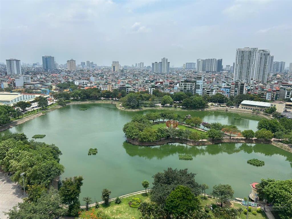 Nhà 4 phòng ngủ view hồ, đầy đủ tiện nghi cho thuê giá cực hấp dẫn