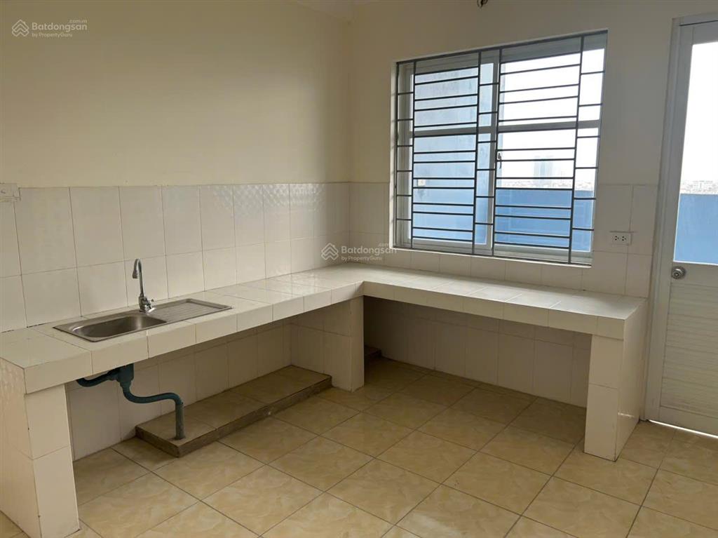 Nhà 4 phòng ngủ view hồ, đầy đủ tiện nghi cho thuê giá cực hấp dẫn
