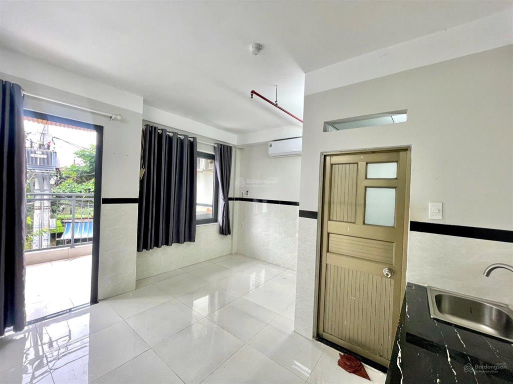 Cho thuê studio ban công  máy giặt riêng, công viên phần mềm quang trung