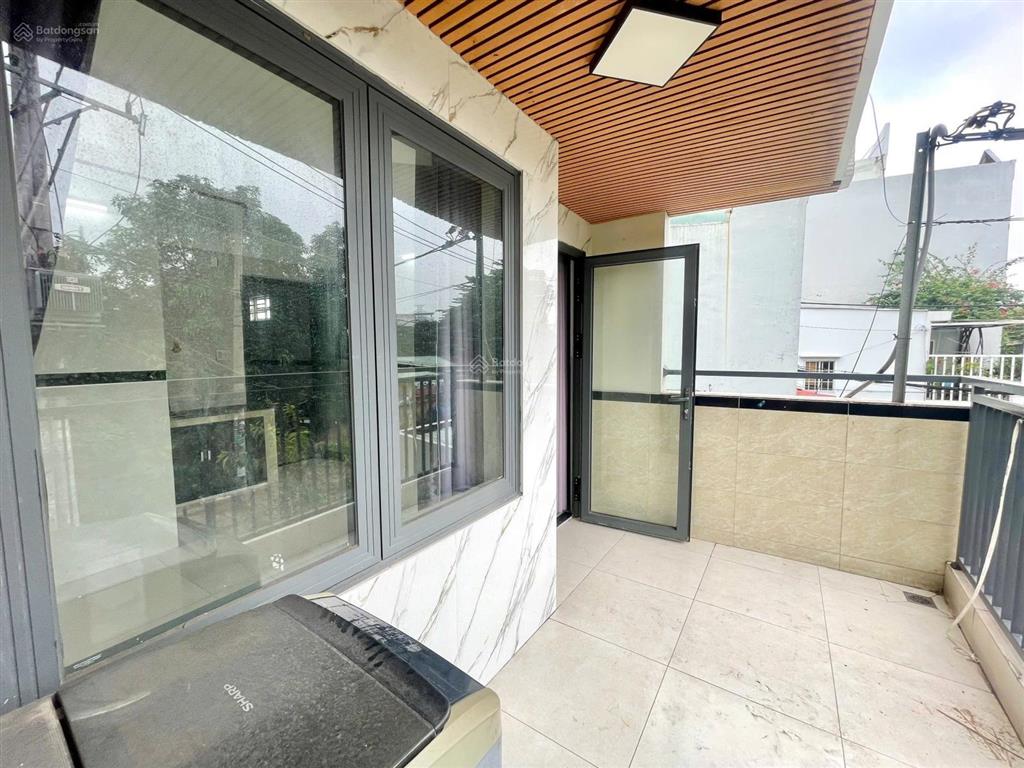 Cho thuê studio ban công  máy giặt riêng, công viên phần mềm quang trung