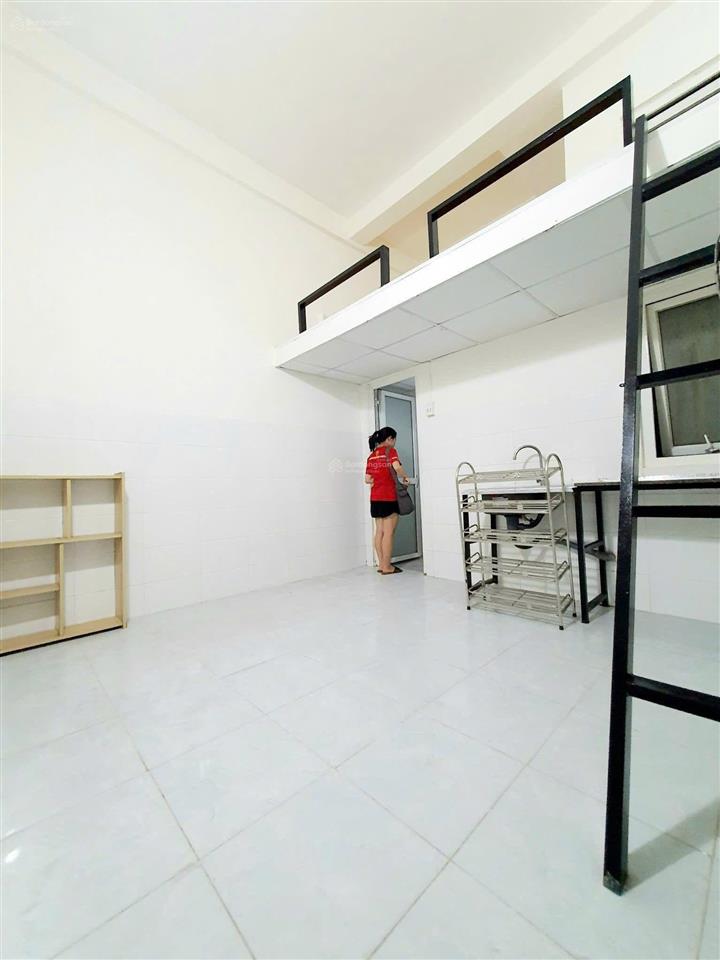 Cho thuê phòng máy lạnh giá rẻ, ngay chợ hoàng hoa thám, nhà ga t3