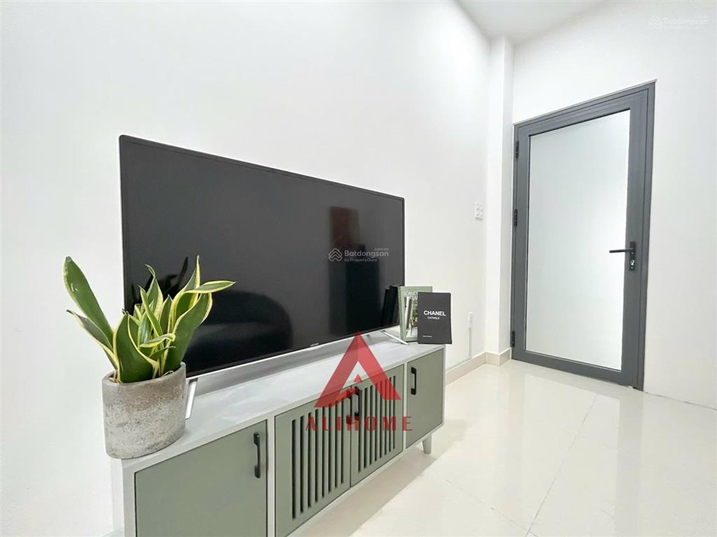 Siêu phẩm 1 phòng ngủ tách bếp, mặt tiền đường nguyễn hữu cảnh, đầy đủ nội thất, có thang máy