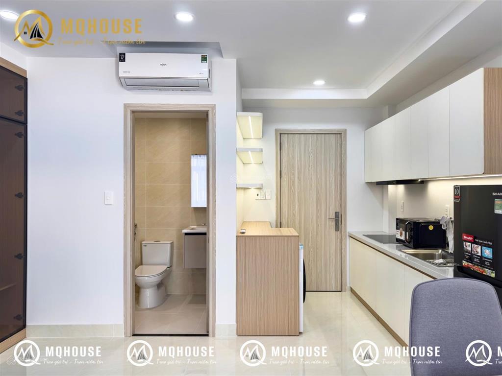 Căn hộ đẹp tone gỗ ban công chill, dọn vào ở liền