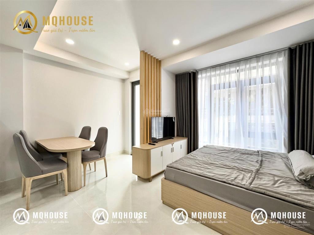 Căn hộ đẹp tone gỗ ban công chill, dọn vào ở liền