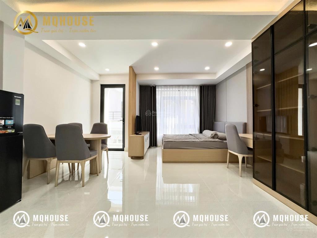 Căn hộ đẹp tone gỗ ban công chill, dọn vào ở liền