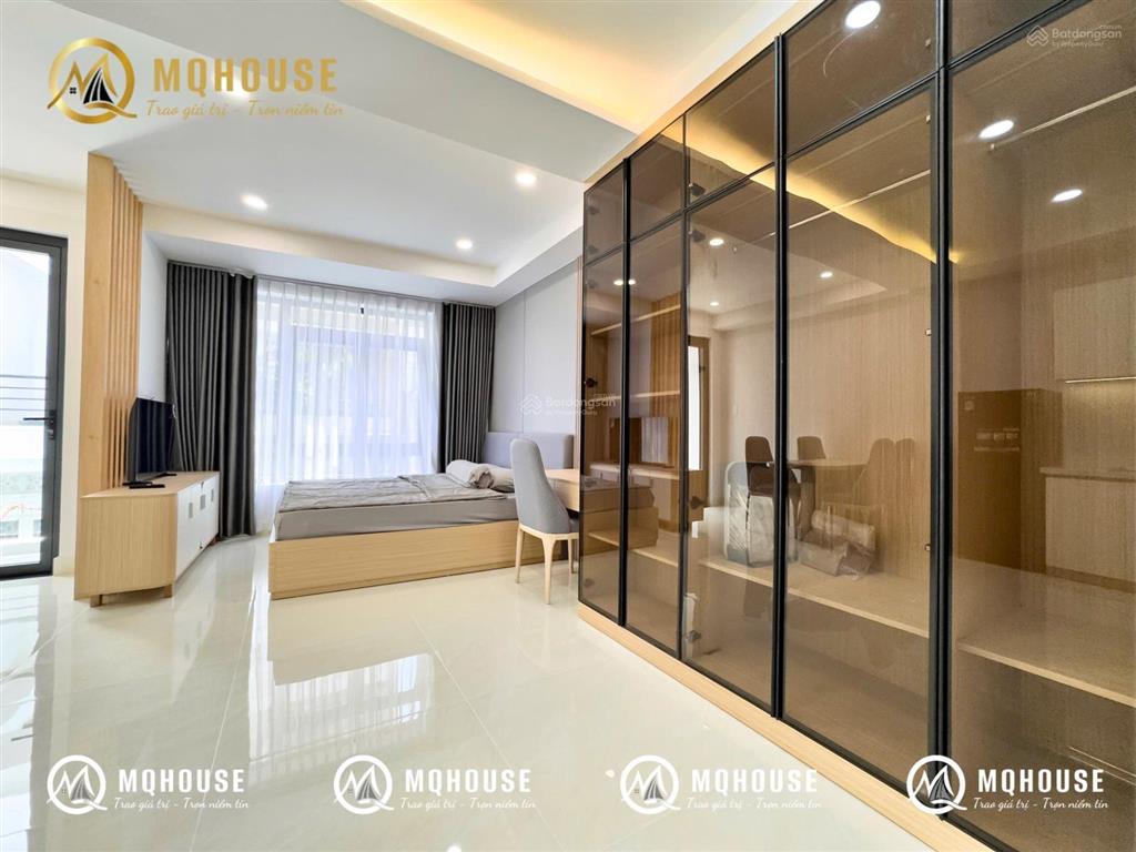 Căn hộ đẹp tone gỗ ban công chill, dọn vào ở liền