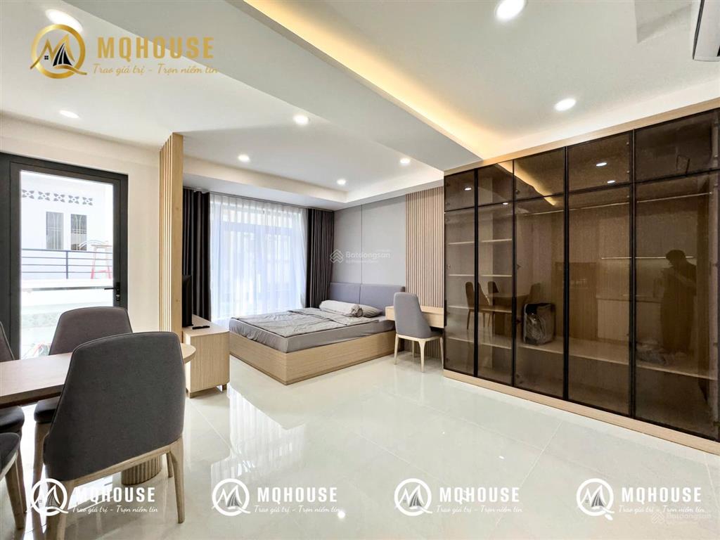 Căn hộ đẹp tone gỗ ban công chill, dọn vào ở liền