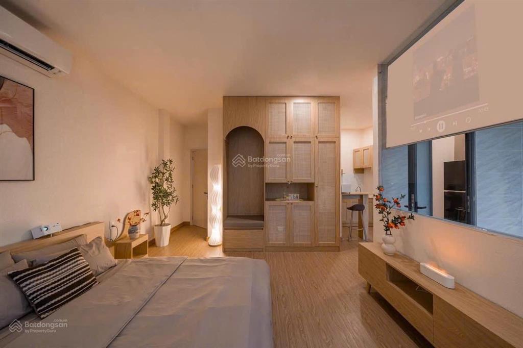 Căn hộ ban công thoáng, full nội thất tone gỗ ấm cúng, có máy giặt riêng