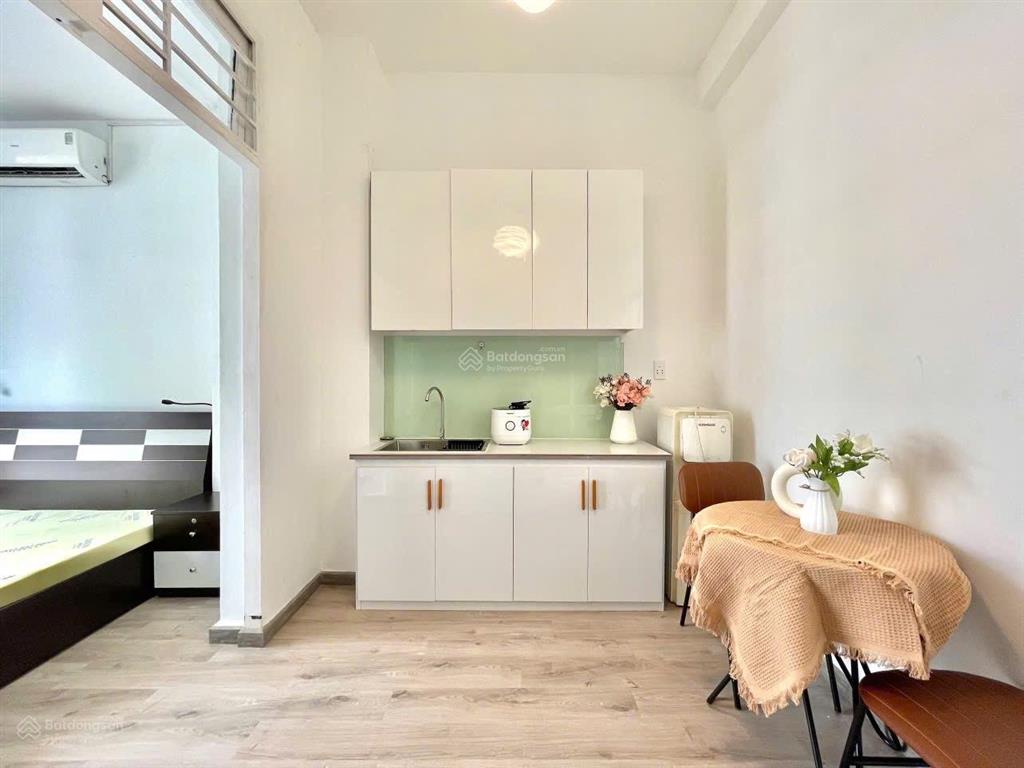Căn hộ thiết kế hiện đại full nội thất, view ban công thoáng