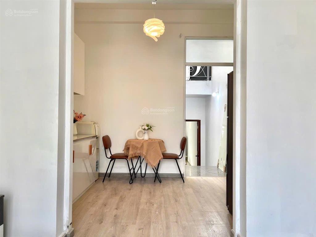 Căn hộ thiết kế hiện đại full nội thất, view ban công thoáng