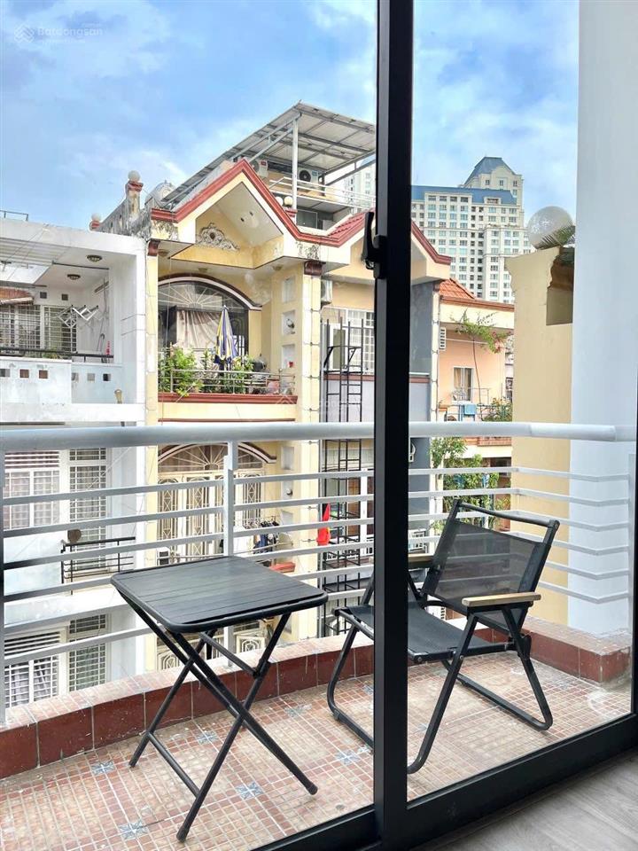 Căn hộ thiết kế hiện đại full nội thất, view ban công thoáng