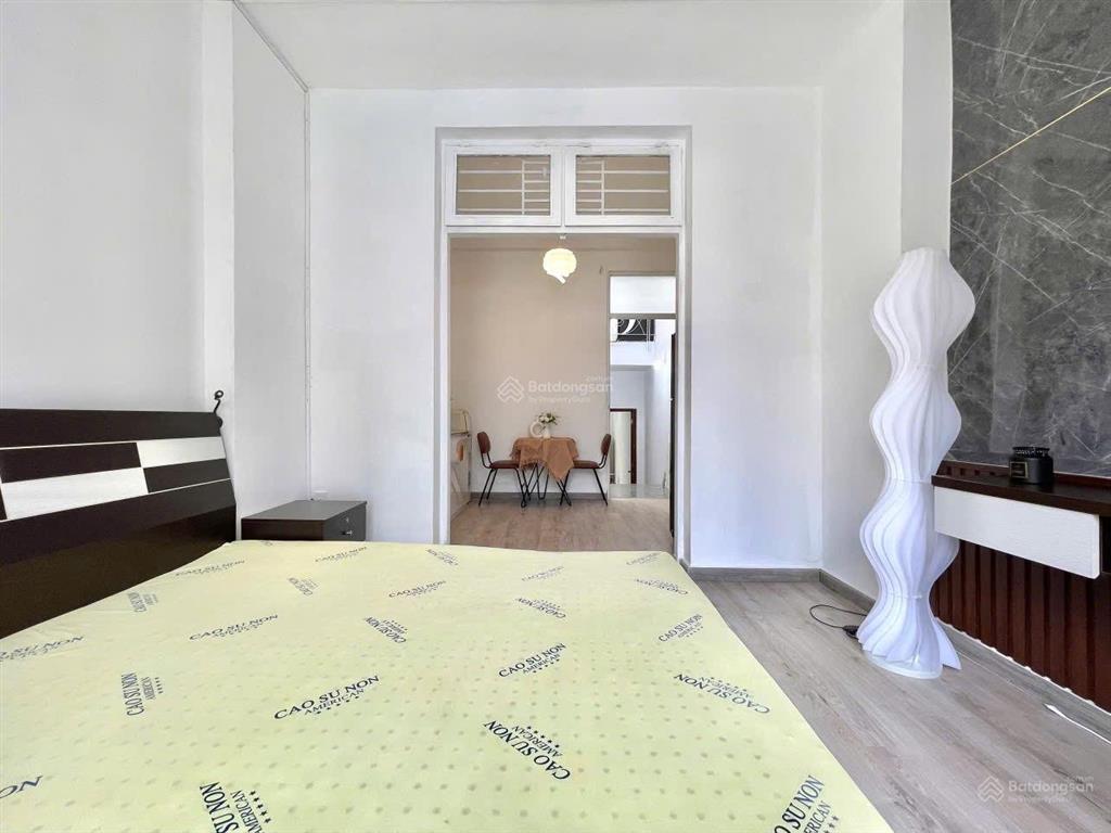 Căn hộ thiết kế hiện đại full nội thất, view ban công thoáng