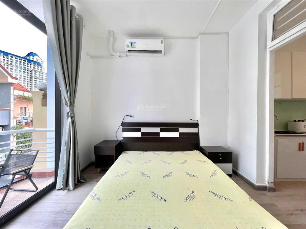 Căn hộ thiết kế hiện đại full nội thất, view ban công thoáng