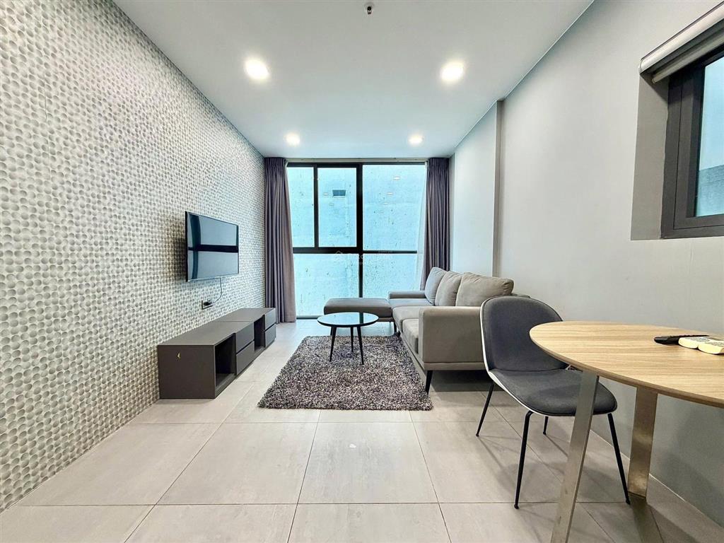 Cho thuê căn hộ mặt tiền đường, có thang máy, full nội thất, gần hutech, gtvt,
