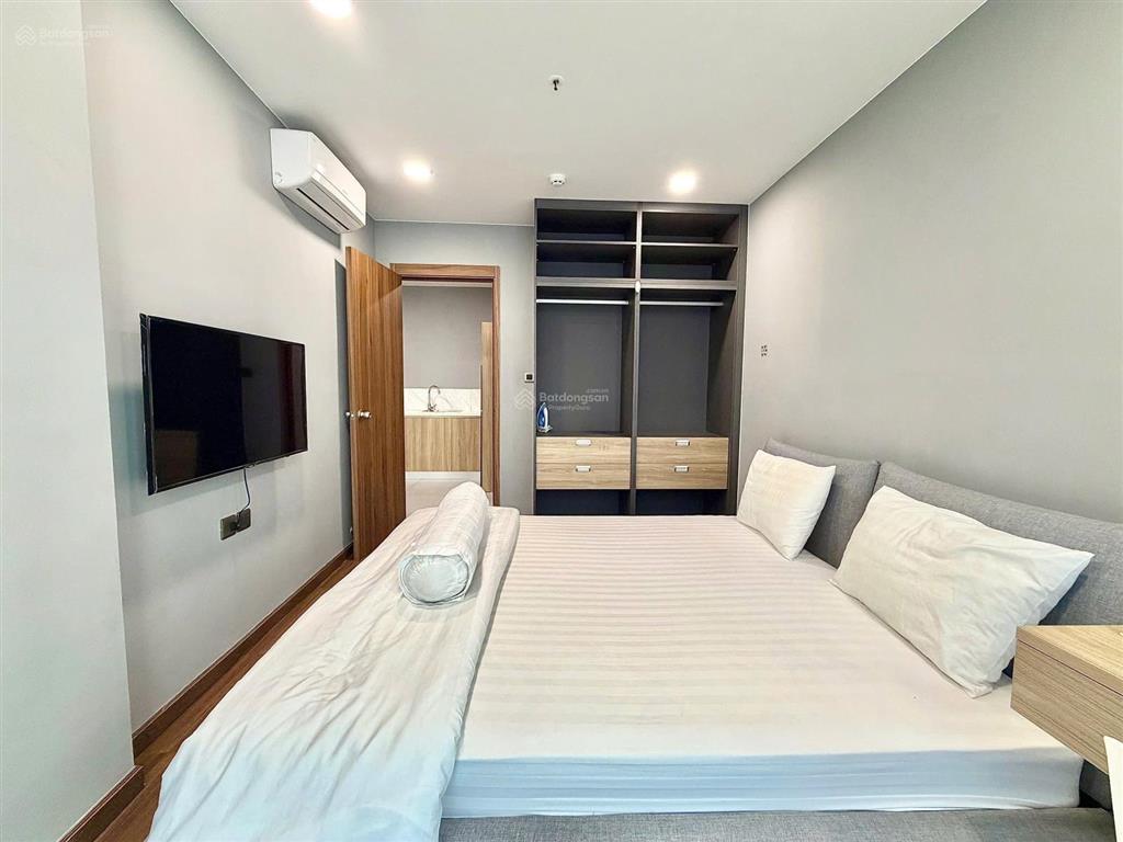 Cho thuê căn hộ mặt tiền đường, có thang máy, full nội thất, gần hutech, gtvt,