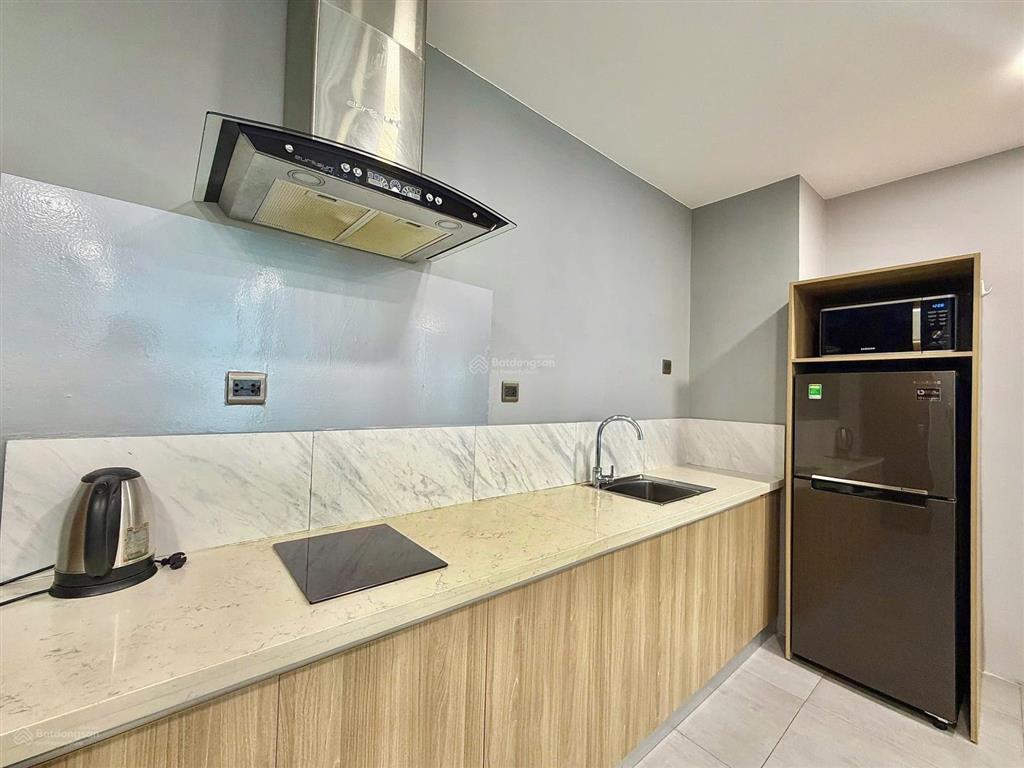 Cho thuê căn hộ mặt tiền đường, có thang máy, full nội thất, gần hutech, gtvt,