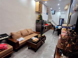 Bán nhà tại phố hàng chiếu, 2,4 tỷ, 25 m2, bao đẹp hot! vài bước ra ô tô dừng đỗ